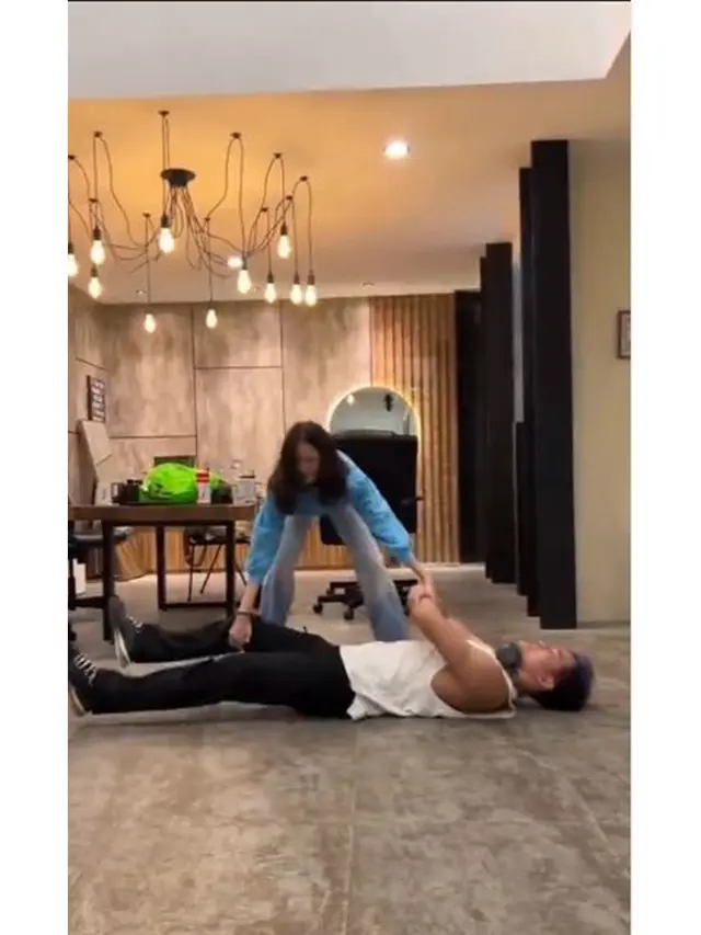 6 Potret Keakraban Azka Corbuzier dan Nada Tarina Putri, Disebut Sibling Goals