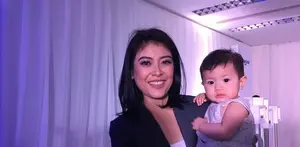 Di era digital, Model Sigi Wimala lebih ketat mengawasi anak dalam penggunaan internet.