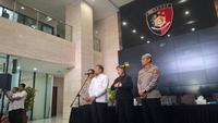 Wakil Kepala Badan Gizi Nasional (BGN) Sony Sanjaya dan Polri selidiki praktik jual beli titik SPPG. (Delvira Hutabarat)