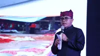 Bupati Banyuwangi Abdullah Azwar Anas menerima penghargaan dari (Kemenpan RB) sebagai Bupati Pembina Pelayanan Publik dengan kategori sangat baik. (Foto: @Pemkab Banyuwangi)