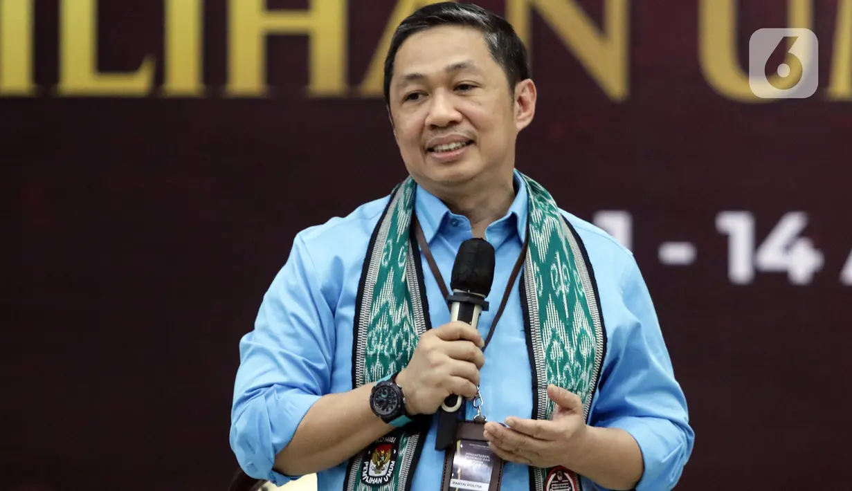 Ketua Partai Gelombang Rakyat (Gelora) Indonesia, Anis Matta saat rangkaian pendaftaran Partai Politik Calon Peserta Pemilu 2024 di Gedung KPU, Jakarta, Minggu (7/8/2022). Hingga hari ketujuh masa pendaftaran, tercatat sudah 14 Partai Politik mendaftar untuk ikut dalam Pemilu 2024. (Liputan6.com/Helmi Fithriansyah)