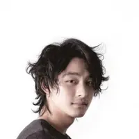 Intip gaya busana Jeon Tae Soo yang memikat wanita.