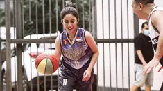 Pemilik nama lengkap Fay Nabila Rizka Alexander Takupaz mulai dikenal publik usai ia mengikut ajang pencarian bakat IMB sebagai penari. Kini ia tetap eksis sebagai selebritas. Jadwal padat di dunia hiburan membuatnya harus menjaga kebugaran tubuh seperti berolahraga. Salah satu olahraga yang cukup diminati oleh Fay adalah basket. (Liputan6.com/IG/@faynabilalxndr)