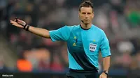Kehormatan Pertama bagi Mark Clattenburg