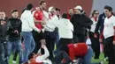 Pemain Timnas Georgia, Solomon Kverkveliya, merayakan keberhasilan timnya mengalahkan Yunani dalam laga playoff yang menegangkan di Tbilisi, Rabu (27/4/2024). Georgia sukses mencetak sejarah dengan lolos ke Euro 2024 untuk pertama kalinya. (AFP/Giorgi Arjevanidze)