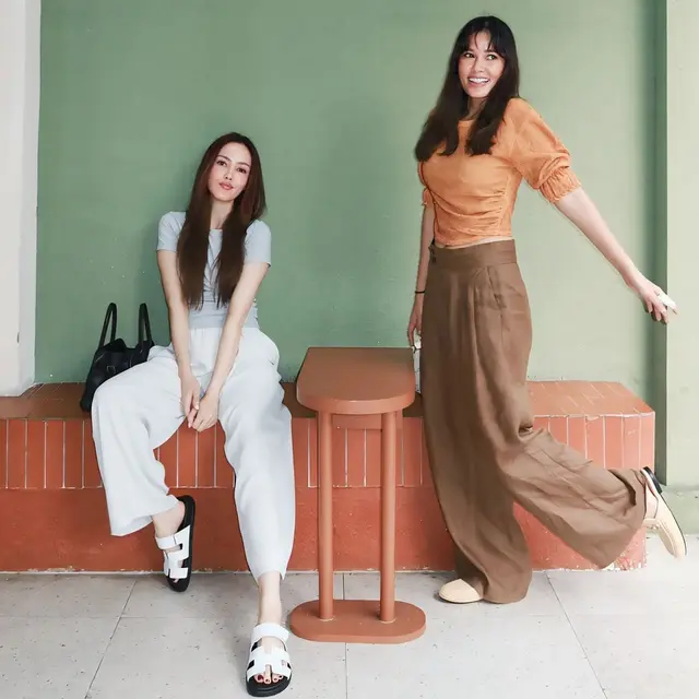 Potret Duo Cantik Cathy Sharon dan Titi Radjo Padmaja (credit: instagram/cathysharon)