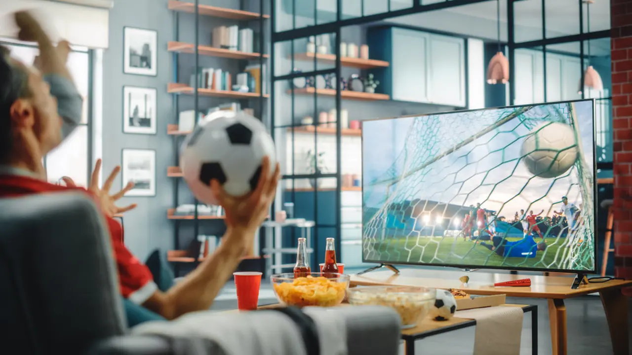 Tak Bisa Nonton Langsung ke Luar Negeri? Begini Cara Maksimalkan Euforia Pesta Bola Terbesar Sedunia di Rumah