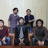 Pulang Umrah, Personil D'Masiv Ketagihan Salat Berjamaah (Nurwahyunan/Bintang.com)