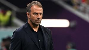 Timnas Jerman di tangan Hansi Flick bisa dibilang gagal total saat Piala Dunia 2022. Skuad berjuluk Der Panzer itu tak mampu melaju ke fase gugur setelah finis di peringkat ketiga klasemen Grup E. Flick sendiri diketahui merupakan salah satu pelatih dengan gaji tertinggi di perhelatan akbar empat tahunan ini. Ia tercatat mendapatkan upah 5 juta pound sterling atau Rp94 miliar per tahun sebagai pelatih Timnas Jerman. (AFP/Ina Fassbender)