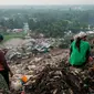 Sejumlah pemulung saat berada ditumpukan sampah di TPA Bantar Gebang, Kota Bekasi, Jawa Barat.  (Liputan6.com/Yoppy Renato)