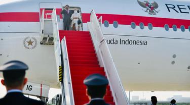 Presiden Joko Widodo atau Jokowi dan Ibu Negara Iriana terbang ke Washington DC, Amerika Serikat, Selasa (10/5/2022). Jokowi akan menghadiri acara KTT Khusus ASEAN-AS. (Foto: Biro Pers Sekretariat Presiden).