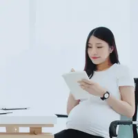 Mengatur uang./Copyright shutterstock.com/g/Rapeepat%2BPornsipak