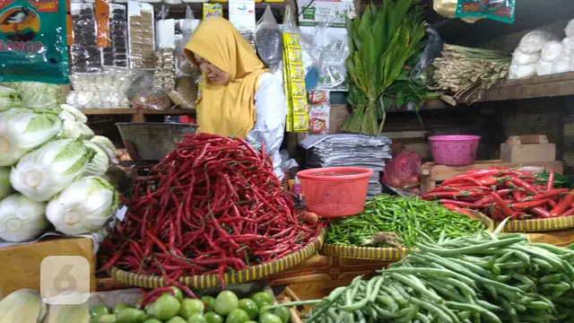 Pedagang sayuran di Pasar Grogol