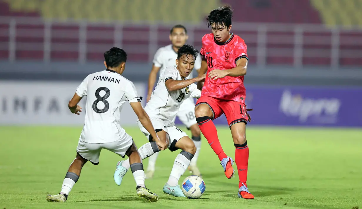 Kekalahan ini membuat Indonesia tertahan di posisi kedua klasemen akhir dengan koleksi empat poin. (Bola.com/Abdul Aziz)