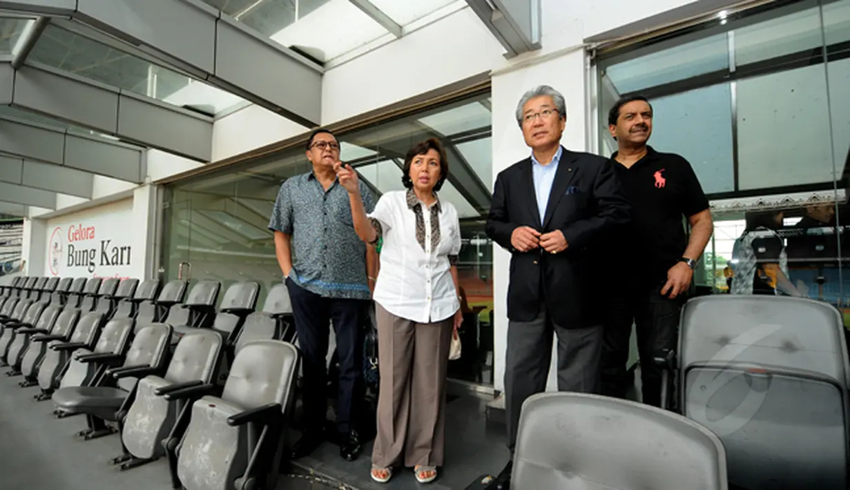 Perwakilan delegasi Olympic Council of Asia (OCA) meninjau beberapa lokasi tempat penyelenggaraan Asian Games 2018 di sekitar Gelora Bung Karno, Jakarta, Senin (26/1/2015). (Liputan6.com/Helmi Fithriansyah)