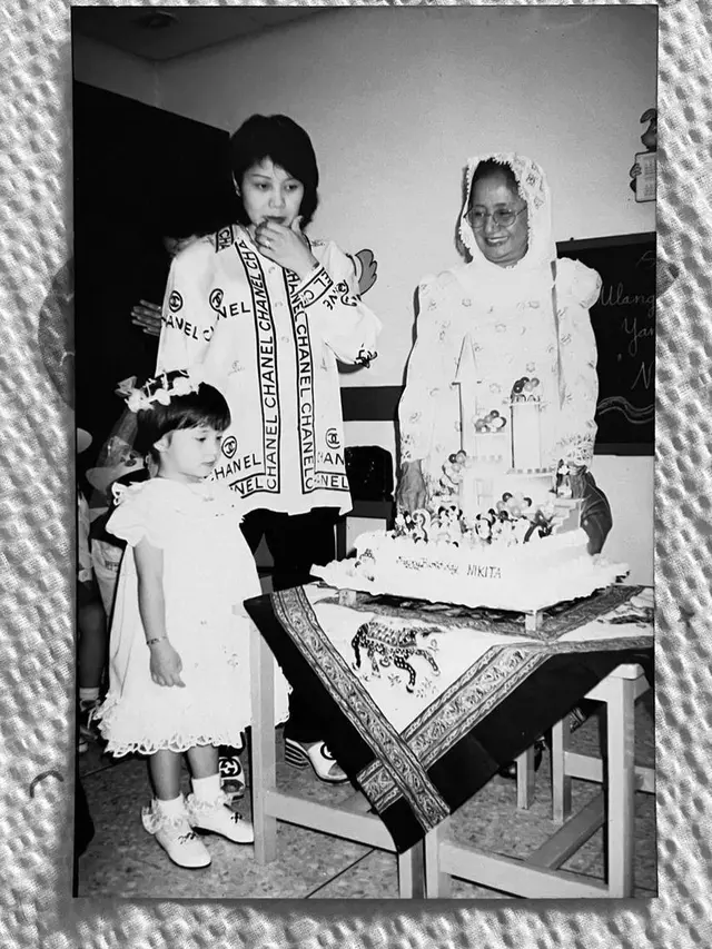 Nikita Willy unggah foto masa kecil bersama ibunda (Instagram/nikitawillyofficial94)