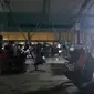 Sebuah foto yang menggambarkan suasana gelap di ruang tunggu penumpang Terminal 3 Bandara Internasional Soekarno Hatta, mendadak viral di media sosial. (Liputan6.com/Pramita Tristiawati)