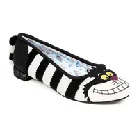 Sepatu yang terinspirasi oleh 'Alice In Wonderland'. (via: boredpanda.com)