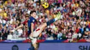 Barcelona harus menelan pil pahit usai kalah di kandang dari Las Palmas dalam lanjutan La Liga 2024/2025. Menjamu Las Palmas di Estadi Olimpic Lluis Companys pada Sabtu, (30/11/2024) malam WIB, Blaugrana menyerah dengan skor 1-2. (AP Photo/Joan Monfort)