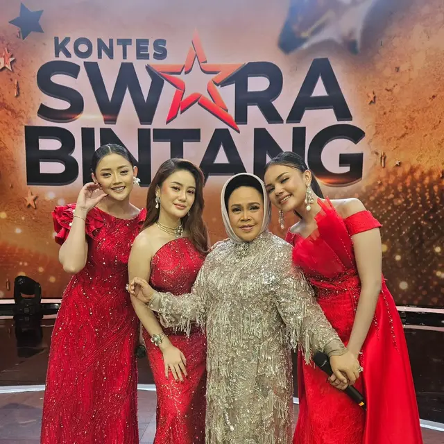 8 Model Gamis Brokat Hetty Koes Endang, Elegan di Setiap Momen
