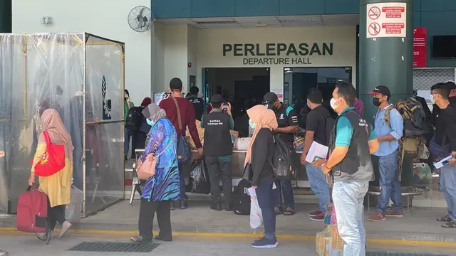 Proses repatriasi 103 WNI dari Malaysia.  (Dok: Kemlu RI)