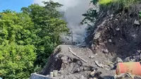 Kondisi Jalan sebulan pascaerupsi Gunung Karangetang (Liputan6.com/Yoseph Ikanubun)