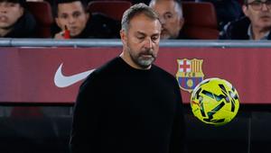 Pelatih kepala Barcelona, ​​Hansi Flick, saat pertandingan La Liga Spanyol antara Barcelona dan Alaves, di Barcelona, ​​Spanyol, Sabtu, 29 November 2025. (Foto AP/Joan Monfort)