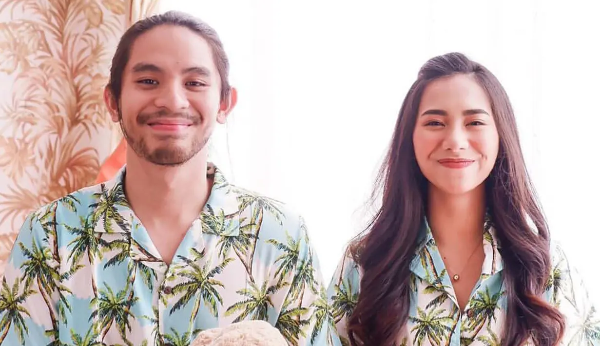 Netizen mengomentari Abel dan Ray memiliki wajah yang mirip. Ditambah rambut Ray yang juga gondrong membuatnya semakin terlihat kembar dengan Abel. (Liputan6.com/IG/@rayrafi)