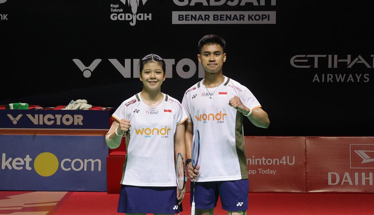 Pasangan ganda campuran Indonesia, Jafar Hidayatullah/Felisha Pasaribu usai menang dari wakil Denmark pada babak 32 besar Indonesia Masters 2026 di Istora Senayan, Jakarta, Rabu (21/1/2026) siang. (Bola.com/Abdul Aziz)
