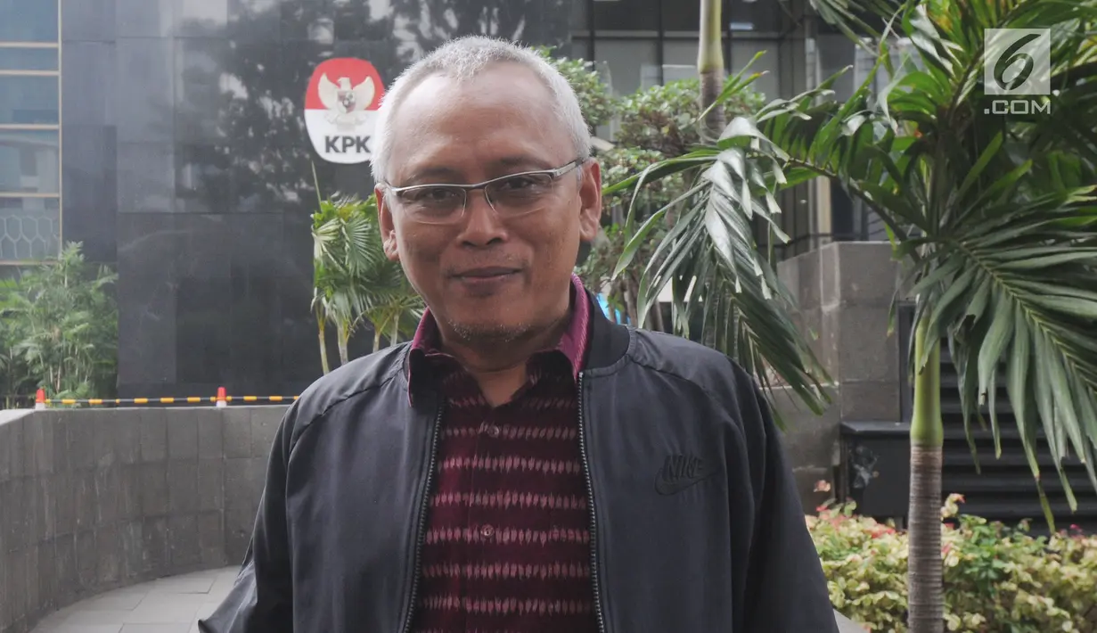 Anggota DPR Fraksi PDIP, Arif Wibowo usai memenuhi panggilan penyidik KPK di Jakarta, Kamis (7/4/2019). Arif Wibowo diperiksa dalam kapasitas sebagai saksi untuk melengkapi berkas penyidikan tersangka Markus Nari terkait kasus dugaan korupsi pengadaan e-KTP. (merdeka.com/Dwi Narwoko)