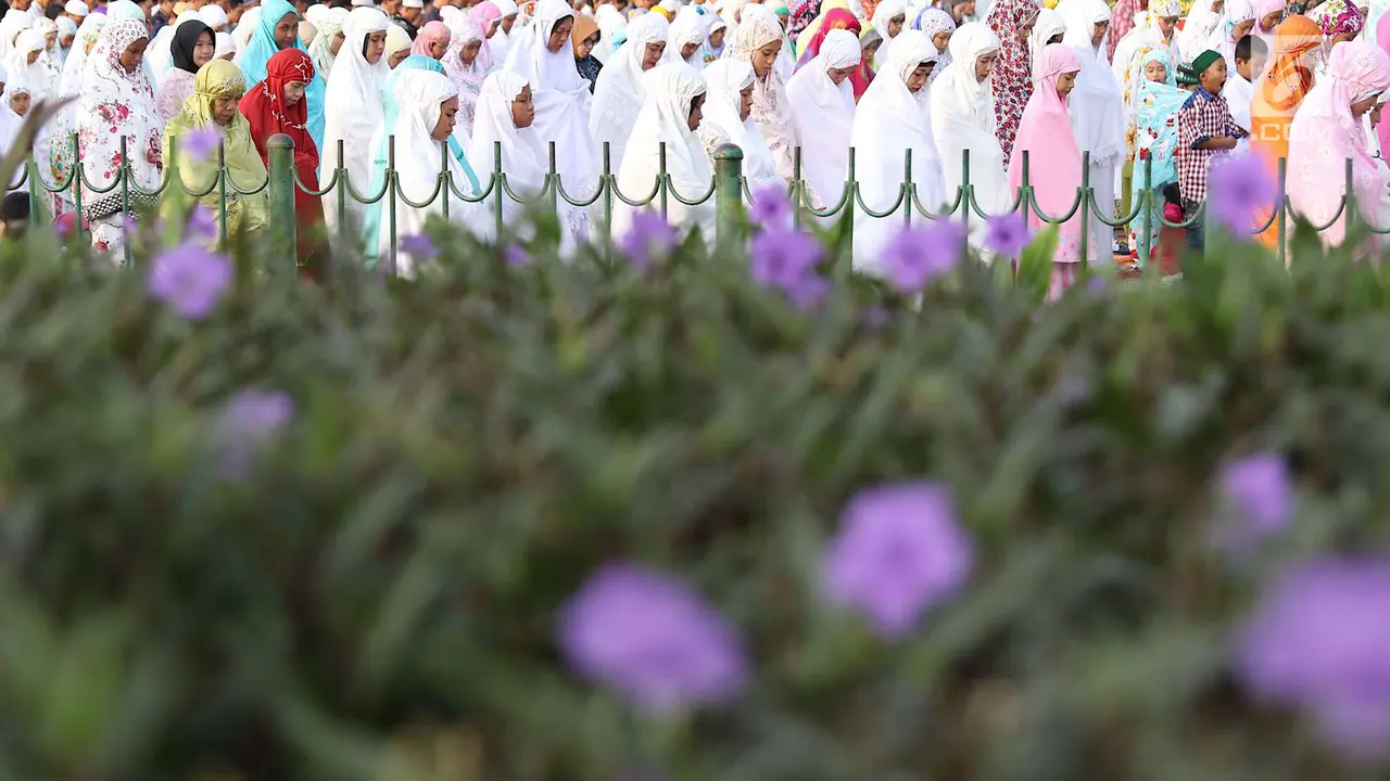 Salat Id Berjamaah, Ribuan Umat Muslim Padati Jalan di Kawasan Senen