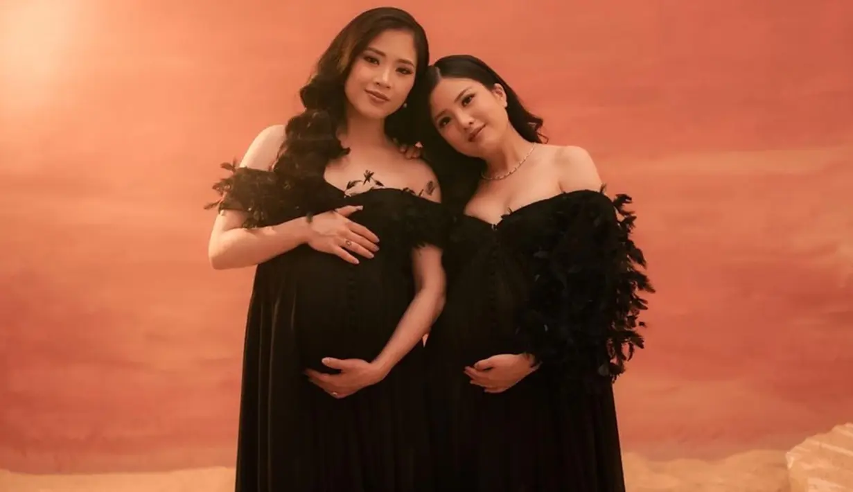 Hamil bersamaan dengan Valencia Tanoesoedibjo, Jessica Tanoe dan kakaknya jalani maternity shoot bersama. Diketahui saat menjalani maternity shoot ini, usia kandungan Jessica Tanoe menginjak 38 minggu sementara kandungan Valencia Tanoe berusia 25 minggu. Usia keduanya hanya terpaut usia 1,5 tahun, kakak dan adik ini selalu kompak sedari kecil dan ketika sudah jadi ibu. (Liputan6.com/IG/@jessicatanoe)