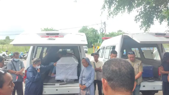 Jenazah PMI asal NTT yang dikirim dari Malaysia (Liputan6.com/Ola Keda)