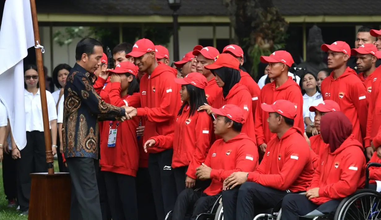 Presiden Joko Widodo melepas kontingen Indonesia untuk Asian Para Games 2018. Acara pelepasan digelar di halaman tengah Istana Merdeka pada Selasa, 2 Oktober 2018. (Kris - Biro Pers Setpres)