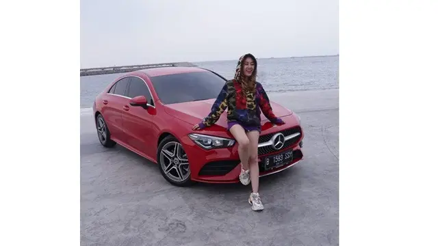7 Gaya Kasual Rizuka Amor, DJ Cantik Pemeran Renata di Samudra Cinta