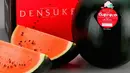 Semangka Densuke hanya dikembangbiakkan di satu tempat di dunia, Hokkaido, Jepang. Hanya 1.000 buah semangka Densuke yang tersedia untuk penjualan setiap tahun. Semangka hitam sempat dijual US$ 6.300 atau Rp 76,61 juta per buah. (tx.english-ch.com)