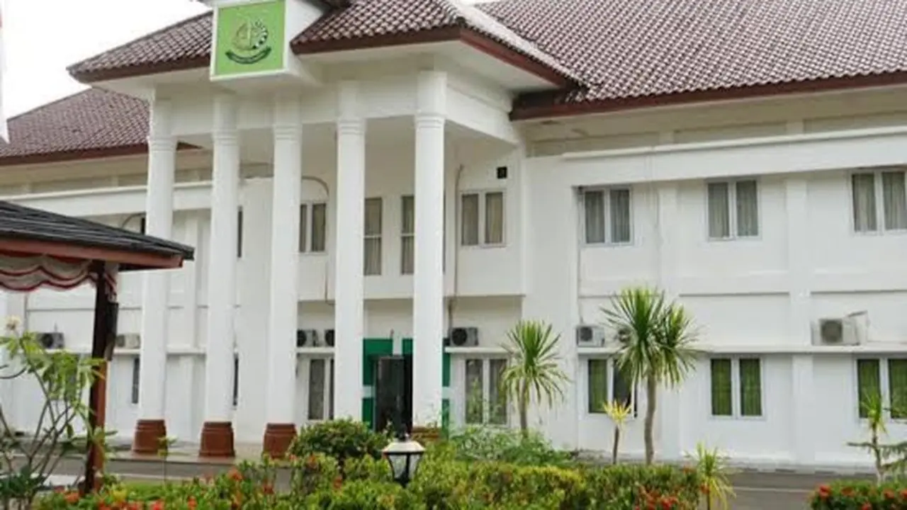 Kejari Lutim memeriksa maraton puluhan saksi dalam kasus dugaan korupsi penjualan lahan areal Pencadangan Transmigrasi di Kabupaten Lutim (Liputan6.com)