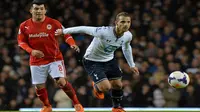 Roberto Soldado ketika melawan Cardiff City (BEN STANSALL / AFP)