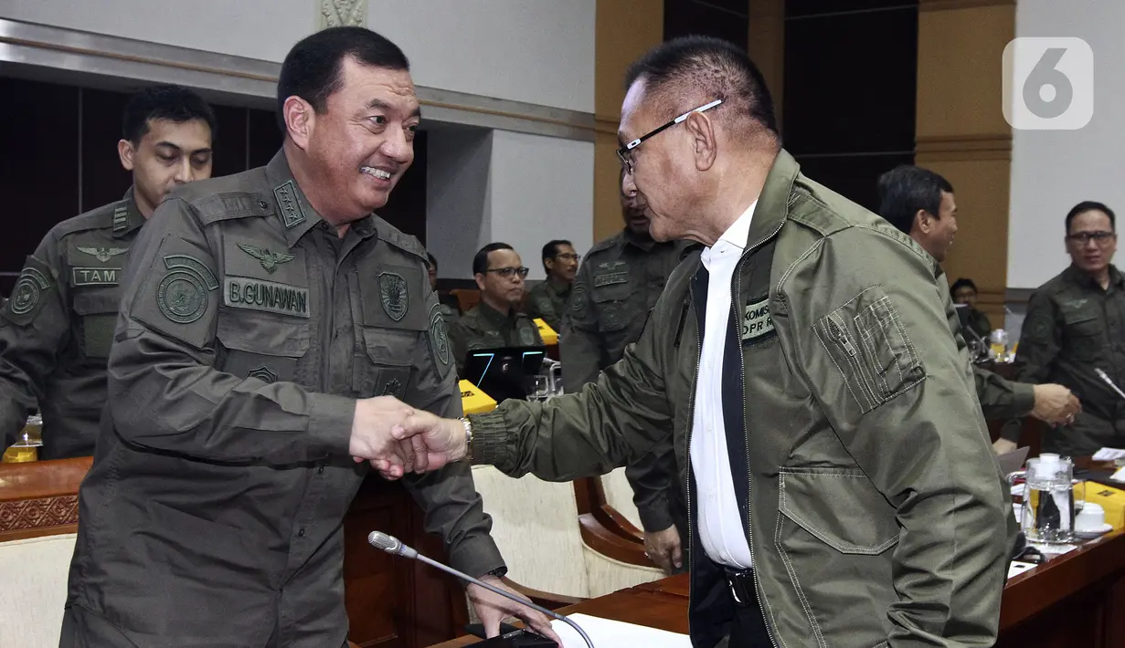 Kepala BIN Budi Gunawan jelang mengikuti rapat kerja dengan Komisi I DPR di kompleks Parlemen, Senayan, Jakarta, Rabu (12/2/2020). Rapat kerja tertutup ini tersebut membahas isu-isu aktual. (Liputan6.com/Johan Tallo)