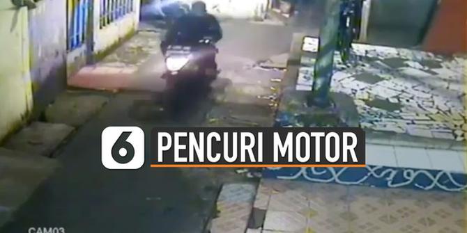 VIDEO: Aksi Pencurian Sepeda Motor Terekam CCTV