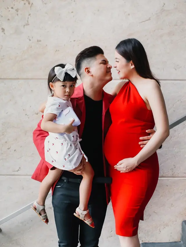 6 Momen Perayaan Anniversary ke-13 Glenn Alinskie dan Chelsea Olivia, Romantis