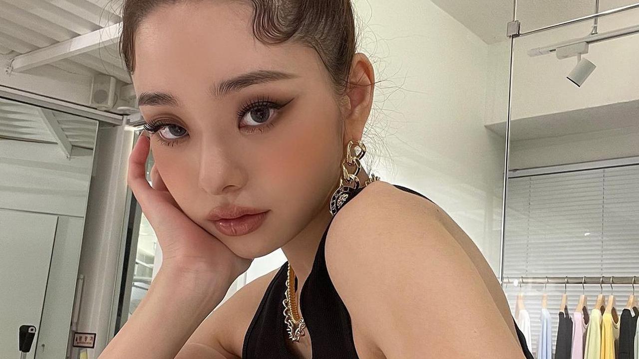 Freezia alias Song Ji A. (Instagram/ dear.zia)