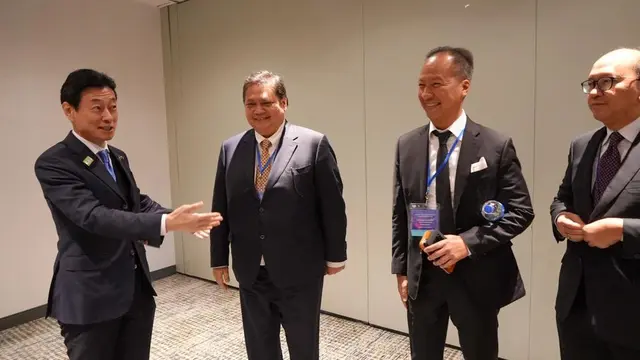 Menteri Koordinator Bidang Perekonomian Airlangga Hartarto mengadakan pertemuan bilateral dengan Menteri Ekonomi, Perdagangan dan Industri Jepang, atau Minister of Economy, Trade and Industry of Japan (METI), Yasutoshi Nishimura pada Jumat (26/5/2023).