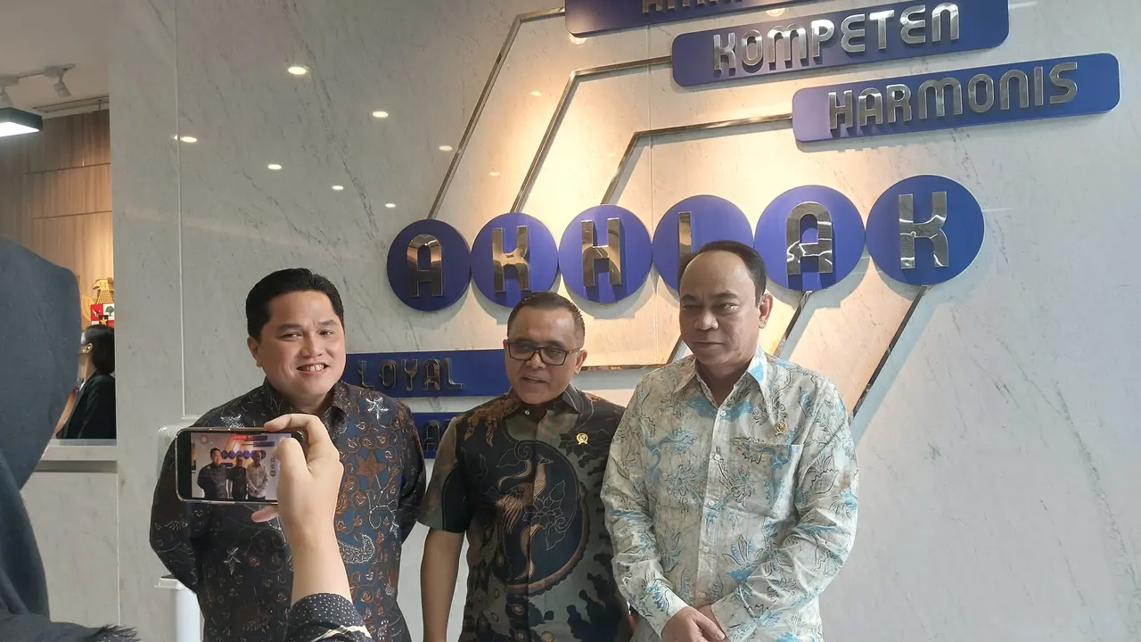 Menteri BUMN Erick Thohir telah bertemu dengan Menteri Pendayagunaan Aparatur Negara dan Reformasi Birokrasi (PAN-RB) Abdullah Azwar Anas dan Menteri Komunikasi dan Informatika Budi Arie Setiadi, Kamis (4/1/2024).