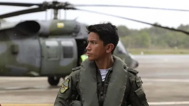 Pangeran Brunei Darussalam Abdul Mateen berseragam militer. (Instagram/@tmski)