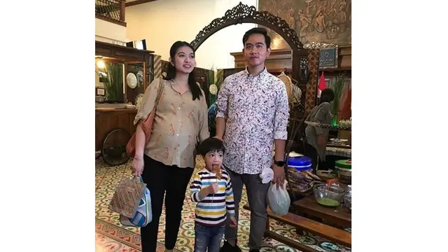 Jelang Melahirkan, Ini 6 Potret Terbaru Selvi Ananda Menantu Jokowi