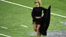 Lady Gaga tampil enerjik dan provokatif dalam half time show pada Super Bowl 51 antara New England Patriots vs Atalana Falcons pada Senin (6/2/2017) waktu Indonesia. 