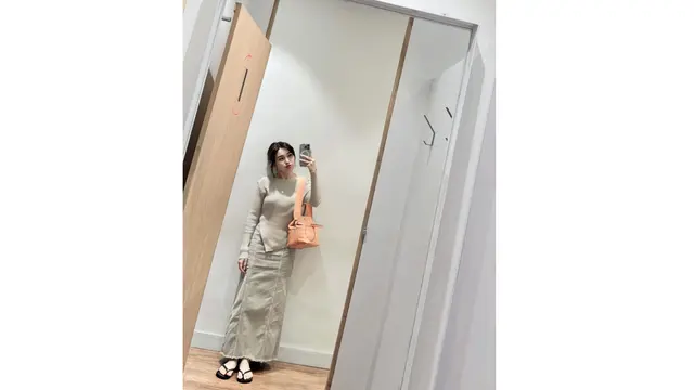 Gaya Ayu Tingting Kenakan Outfit dengan Style Korea