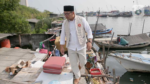 Sambangi Kampung Luar Batang, Cagub Ridwan Kamil Cek Tanggul Laut Jakarta