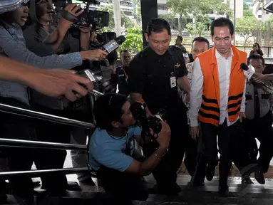 Tubagus Chaeri Wardhana alias Wawan kembali menjalani pemeriksaan di KPK, Jakarta, Jumat (12/12/2014). (Liputan6.com/Miftahul Hayat)